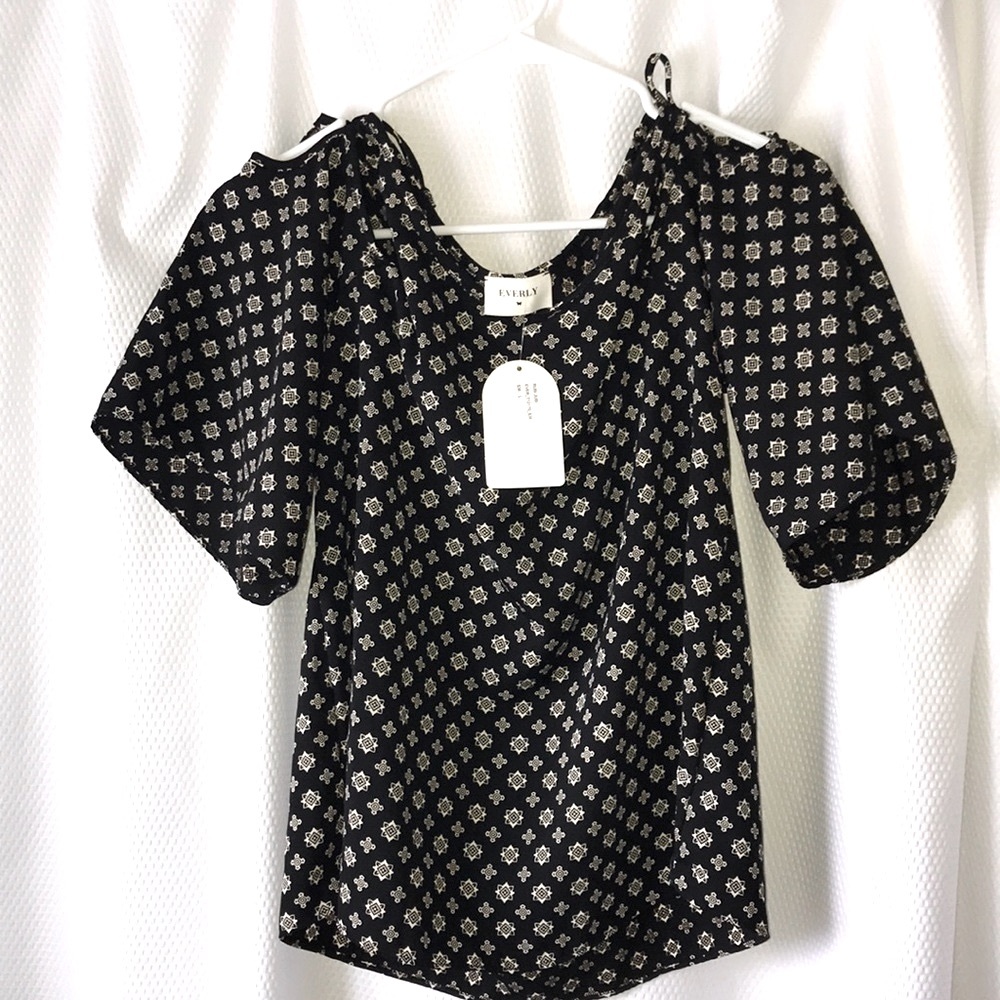 NWT Everly top